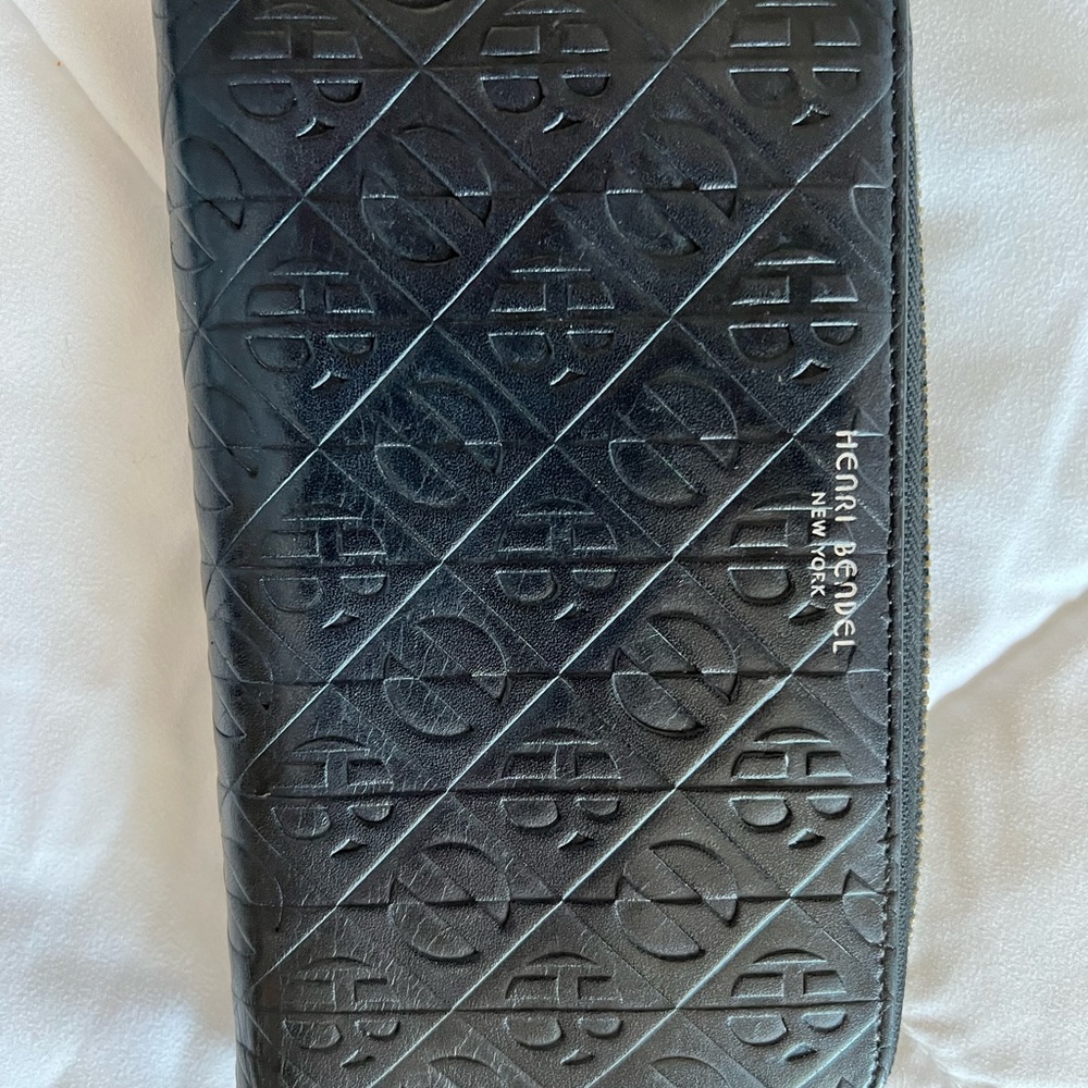 Henri bendel wallet